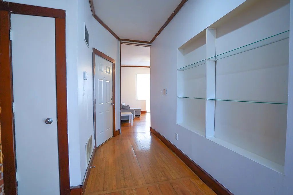 2 bed, 1050 sqft, $1,595 — Photo 4