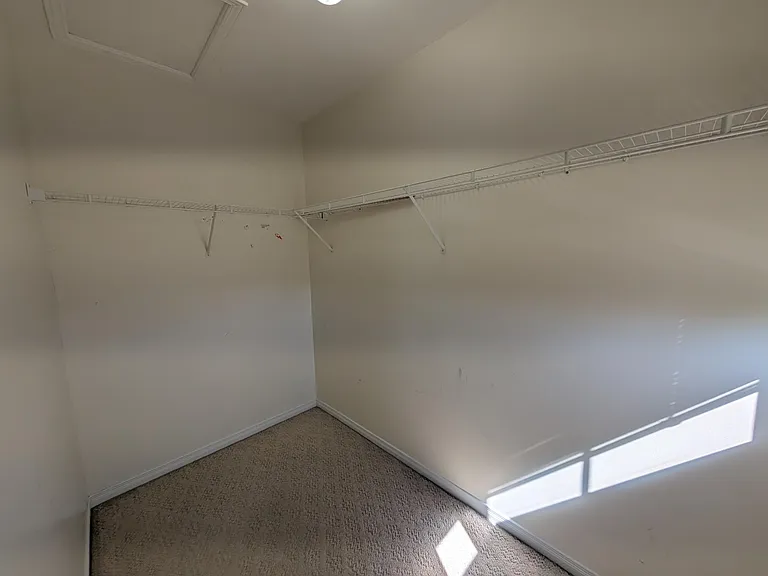 934 Bluffwood Ave — Photo 14