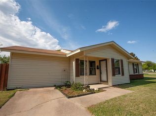 218 SW Moody St, Burleson, TX 76028