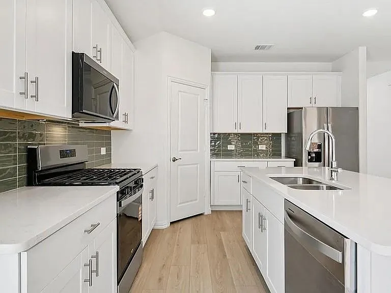1019 Emberwood Dr — Photo 10