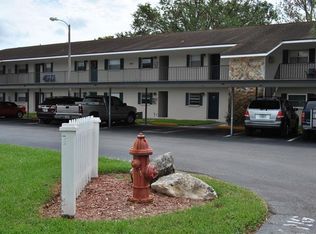 9821 113th St APT 202, Seminole, FL 33772