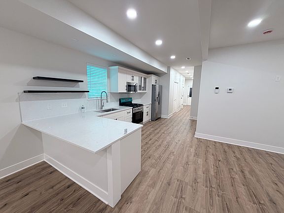 3rd image of 2027 Agnes Ave