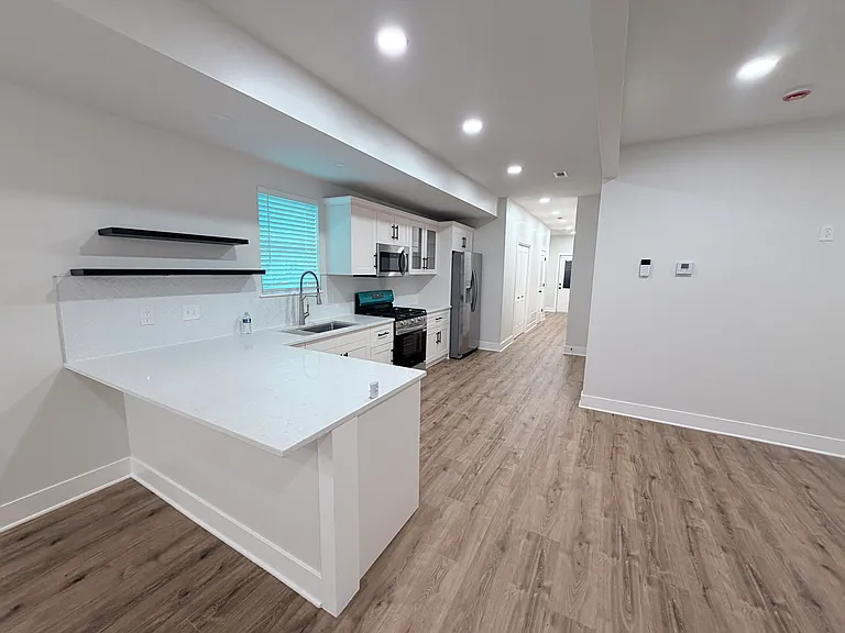 2027 Agnes Ave — Photo 3