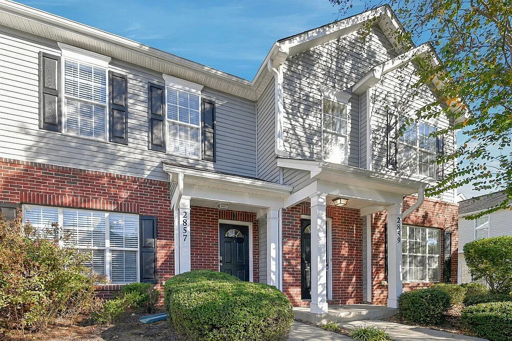 3 bed, 2.5 bath, 1359 sqft, $1,895 — Photo 4