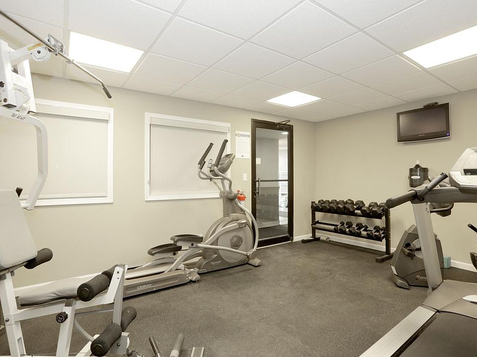 1st image of 520 W Oakdale Ave
