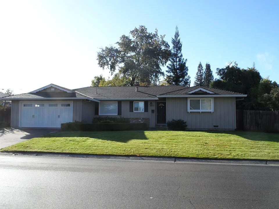 2240 Rockwood Dr