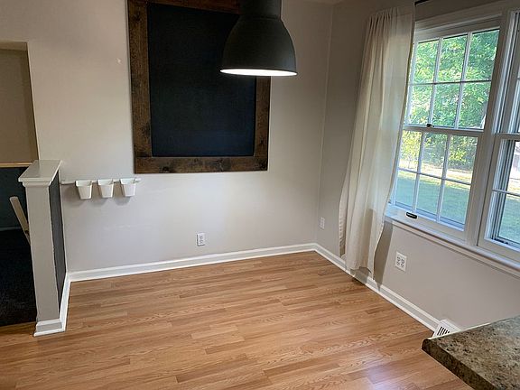 5th image of 9002 W 93rd St
