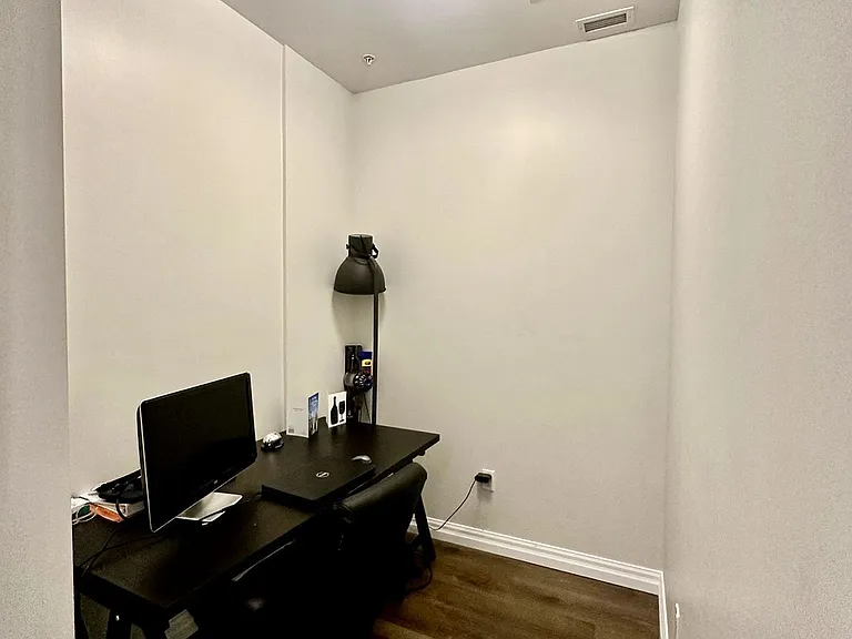 112 King St E #306 — Photo 6