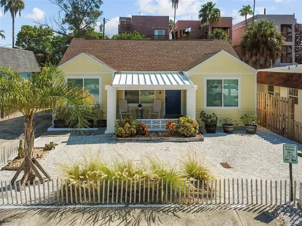 14117 Palm St, Madeira Beach, FL 33708