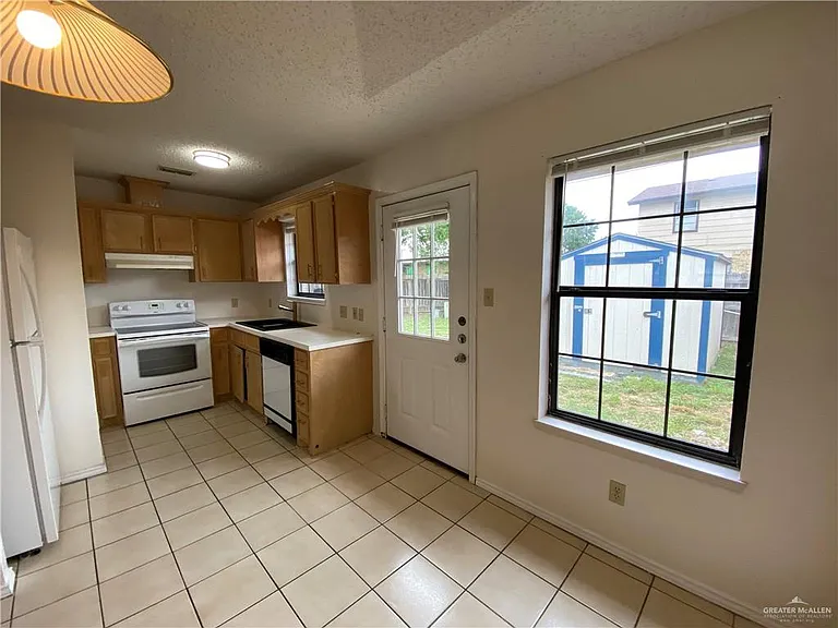 2132 W Iris Ave #2 — Photo 5