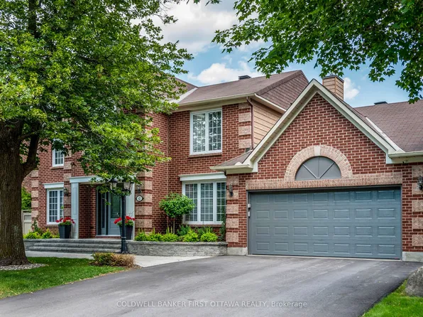 42 Hampel Cres, Ottawa, ON K2S 1E4