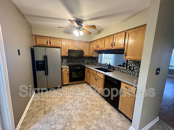 3rd image of 7261 Scarlet Oak Dr