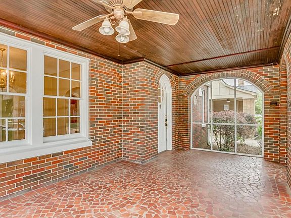 2nd image of 1009 Myrtlewood Dr