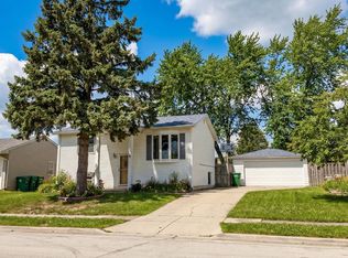 212 Pell Ave, Romeoville, IL 60446