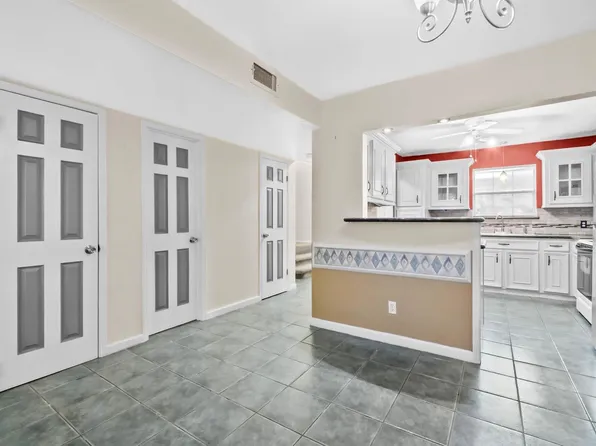 1025 Willow Oaks Cir, Pasadena, TX 77506