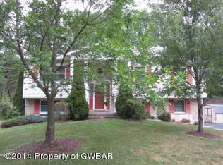 10 Red Coat Ln, Mountain Top, PA 18707