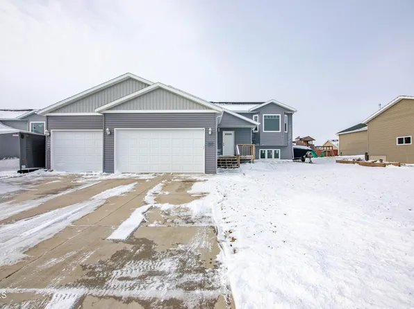 3024 McNally St, Bismarck, ND 58504