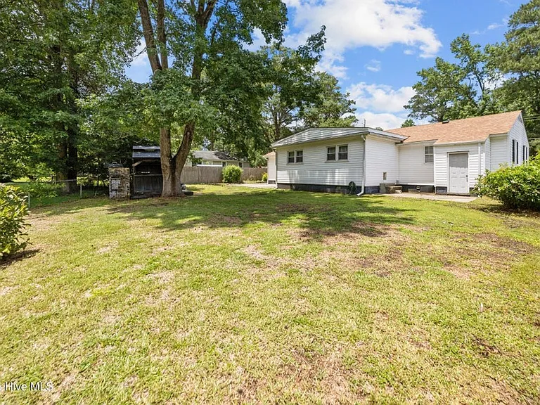 613 Maple St — Photo 23
