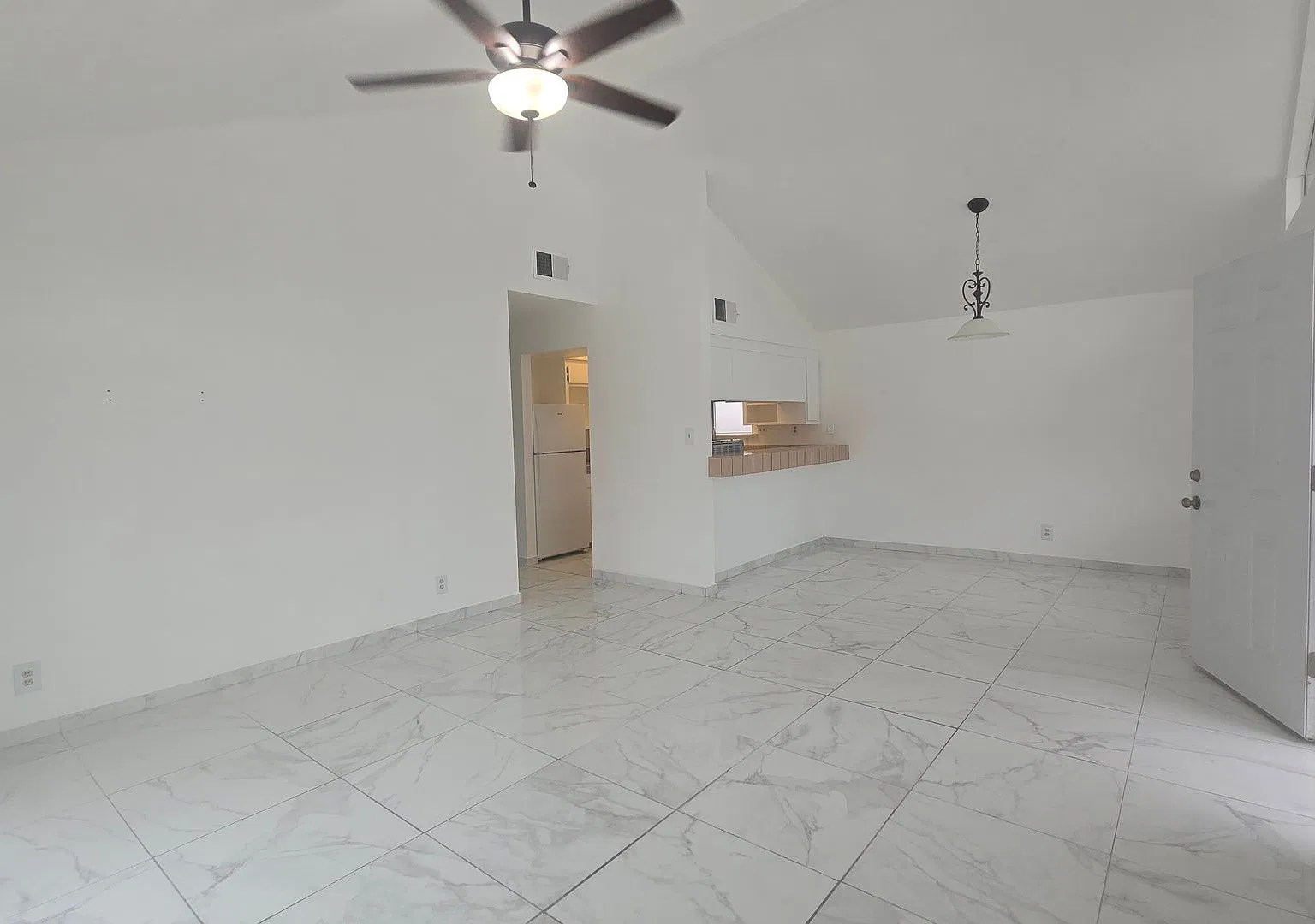 Great 2 Bedroom 1 Bathroom — Photo 3