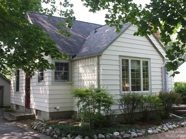 1440 Kensington Dr, Ann Arbor, MI 48104