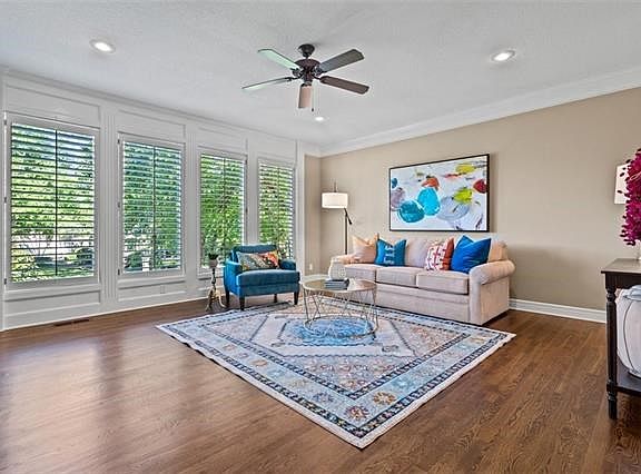 3rd image of 14817 Rosewood Dr