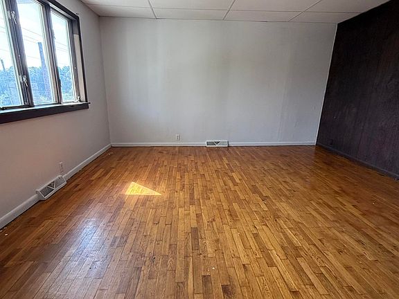 3rd image of 2324 Hamill Ave