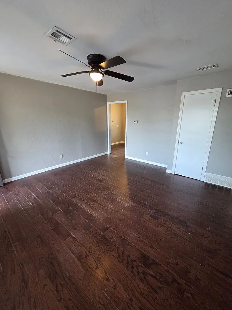 2118 S Greenway Blvd - 2 Bedroom, 1 Bathroom Home - $995 — Photo 3