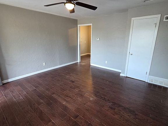 3rd image of 2118 S Greenway Blvd