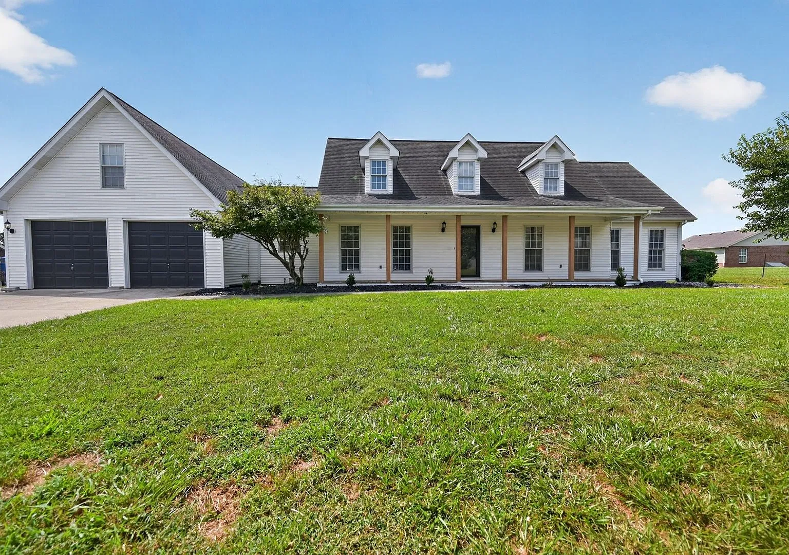 Spacious 4BR House in Somerset — Photo 2