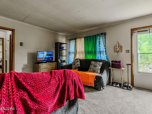 4th image of 2307 Peachtree St