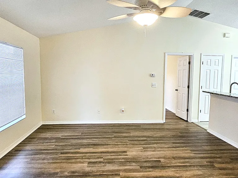325 Trade Wind Dr — Photo 4