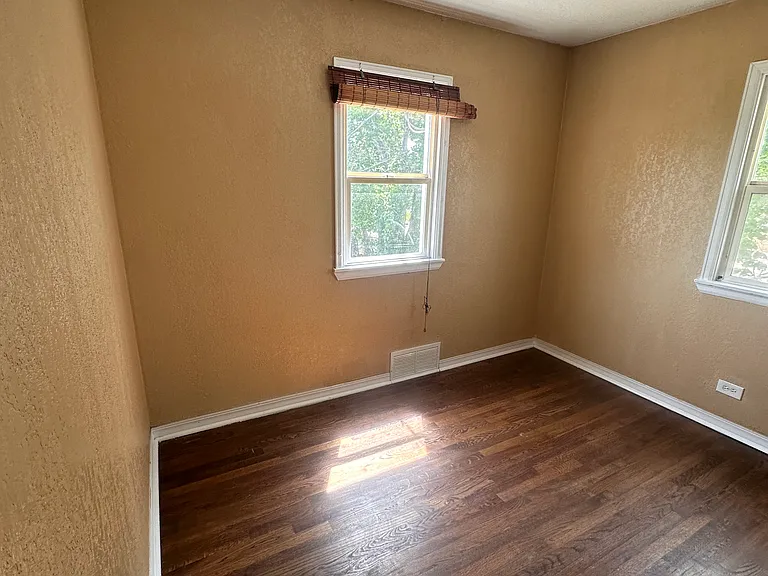 814 Julian St — Photo 14