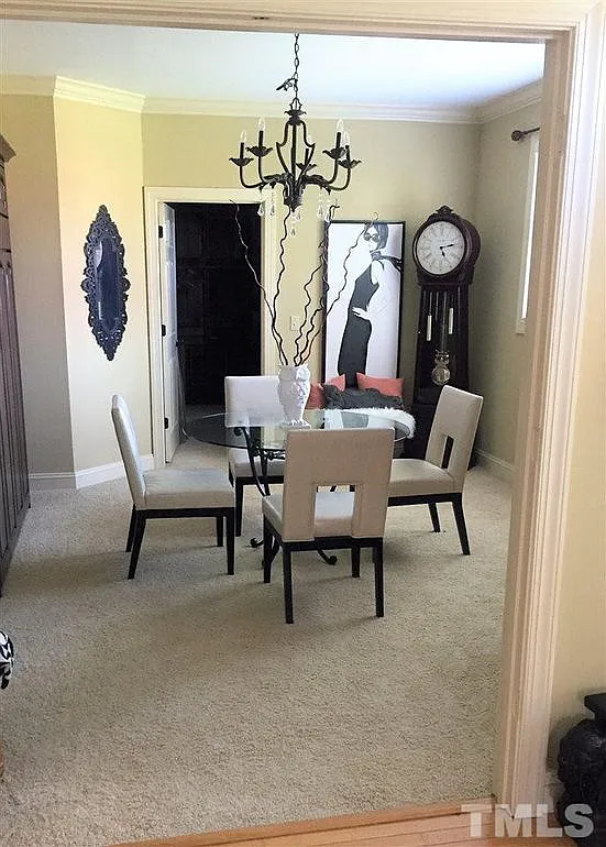 4 bed, 3.5 bath, 2427 sqft, $2,800 — Photo 2