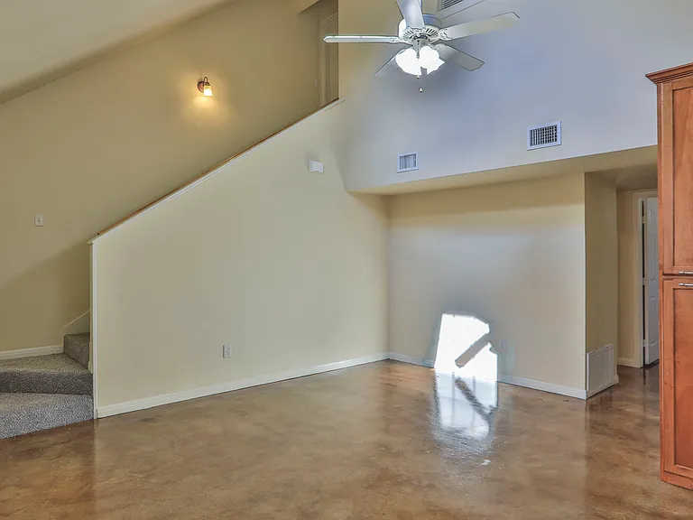 111 Meadow Park Cir #111 — Photo 3