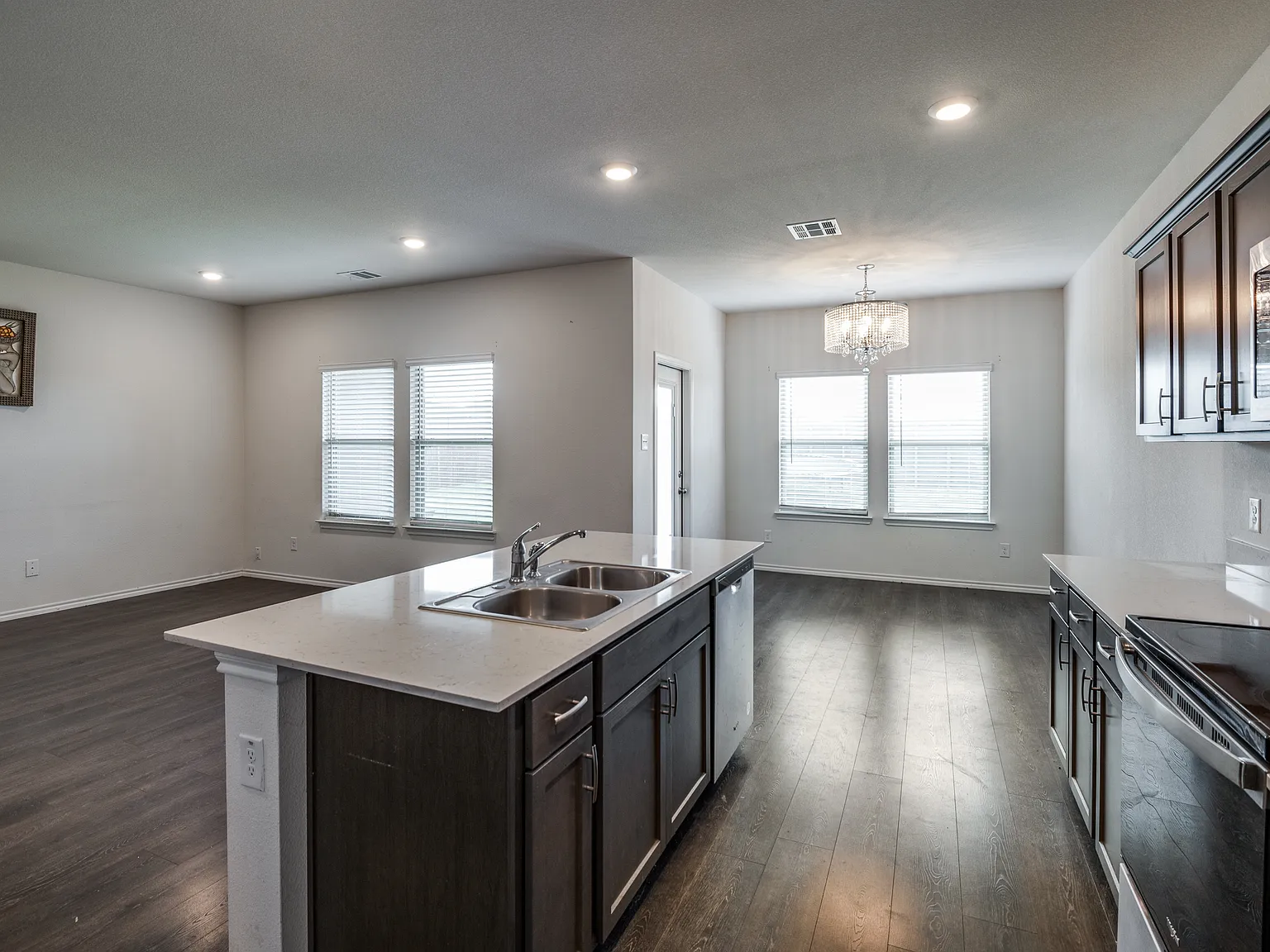728 Glover Dr — Photo 3