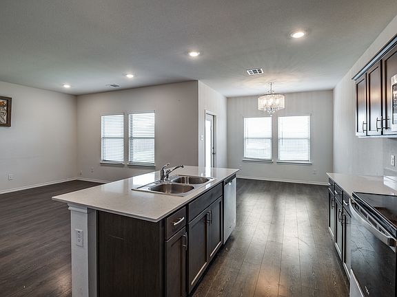 3rd image of 728 Glover Dr