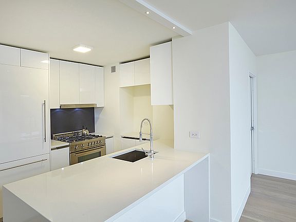 5th image of 301 W 53rd St APT 16A
