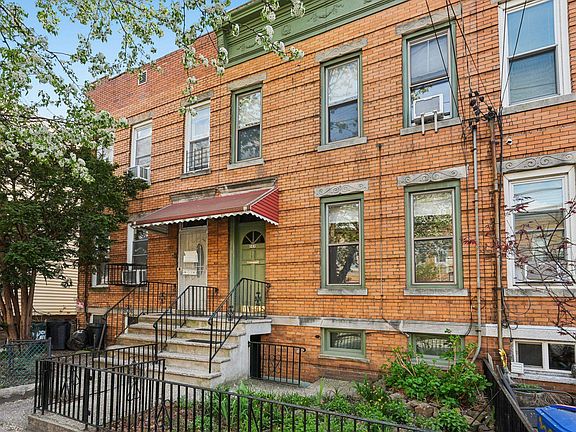 2nd image of 389 Woodlawn Ave