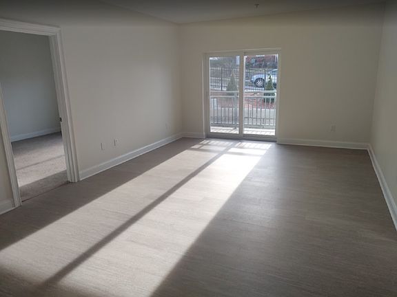 5th image of 10 Franklin Ave #7