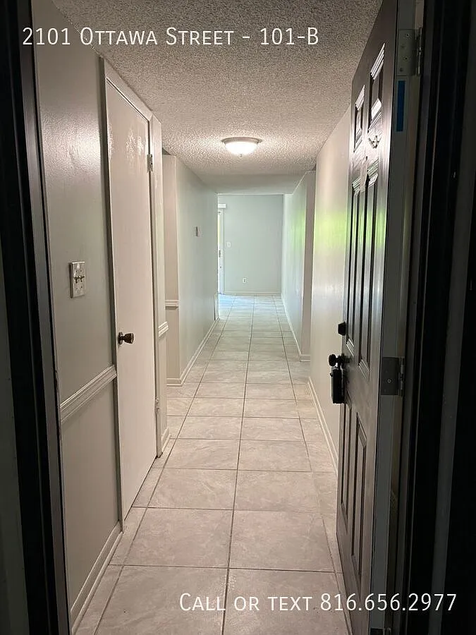 2 Bed 1 Bath - 970 Square Feet- Promotion! Security Deposit Half Off! — Photo 2