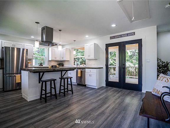 5th image of 9848 Windward Dr NW