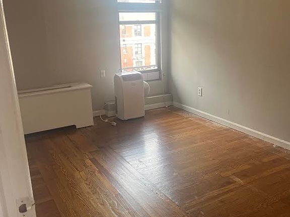 4th image of 2350 Broadway #716A