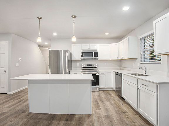 4th image of 5016A Birchwood Ln