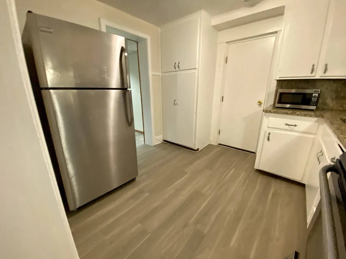 6 bed, 2 bath home in the heart of Capitol Hill, available NOW!! — Photo 3