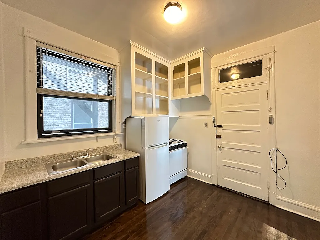 3120 W Schubert Ave — Photo 4