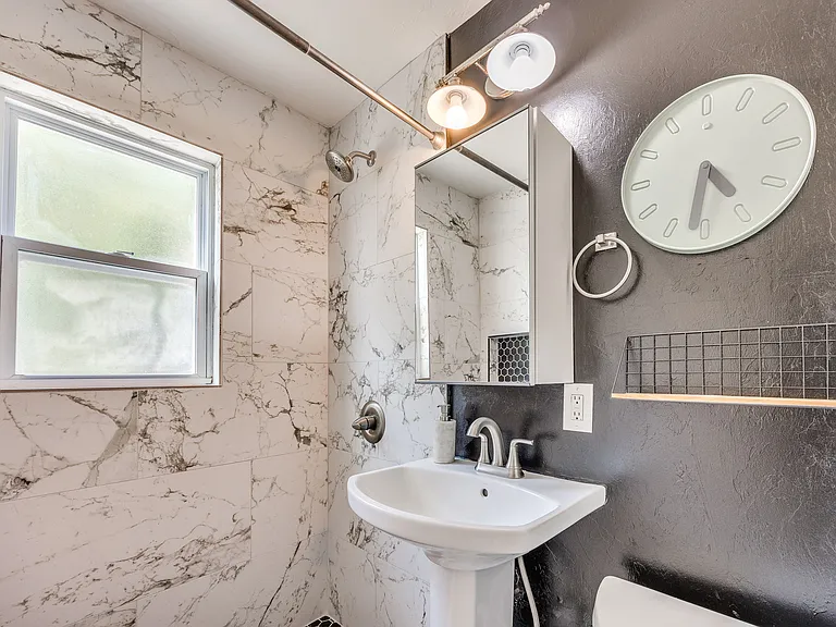 217.5 E Daws St #217.5 — Photo 12
