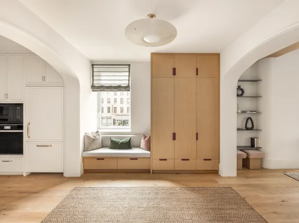 286 Spring Street image 3 of 12