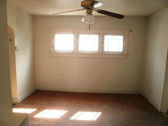 4th image of 310 E Bruce Ave