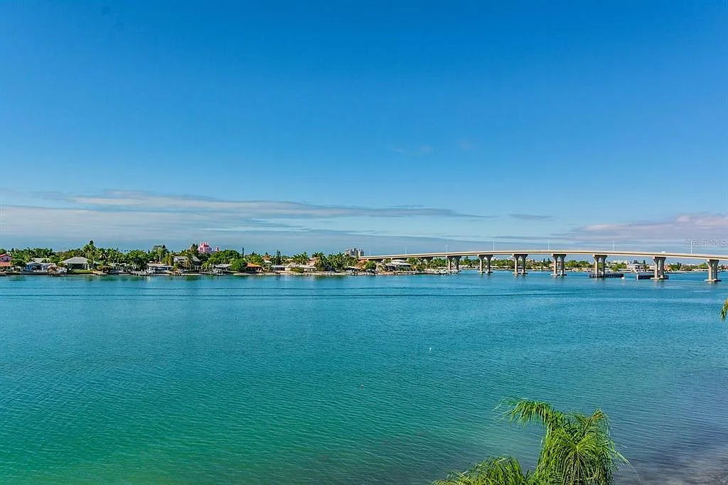 2 bed, 2.0 bath, 1215 sqft, $9,398 — Photo 3
