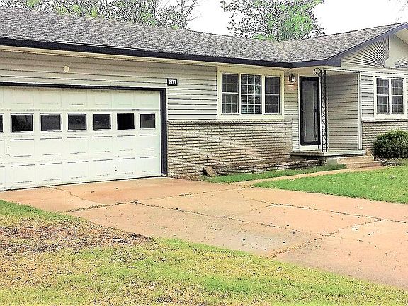 2nd image of 218 W Vandalia St S